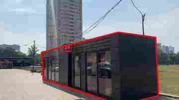 У станции метро "Окская" в Москве снесли три торговых павильона - самостроя